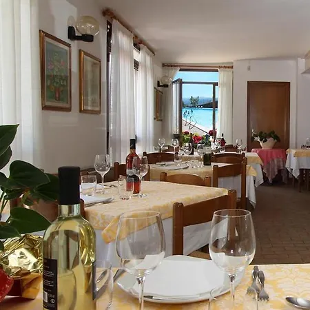 Hotel Garni Al Poggio 3*