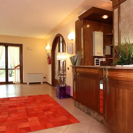 Garni Al Poggio מלון 3*