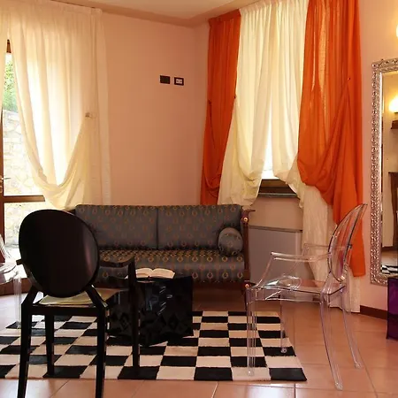 Garni Al Poggio מלון טיניאלה