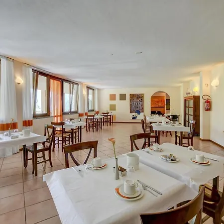 Garni Al Poggio טיניאלה